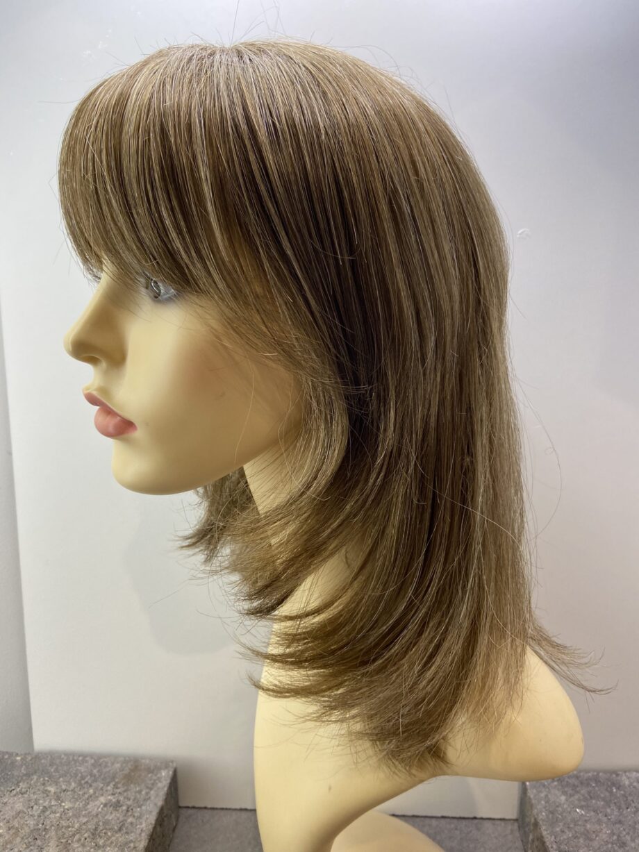 Long light brown wig. Brls310