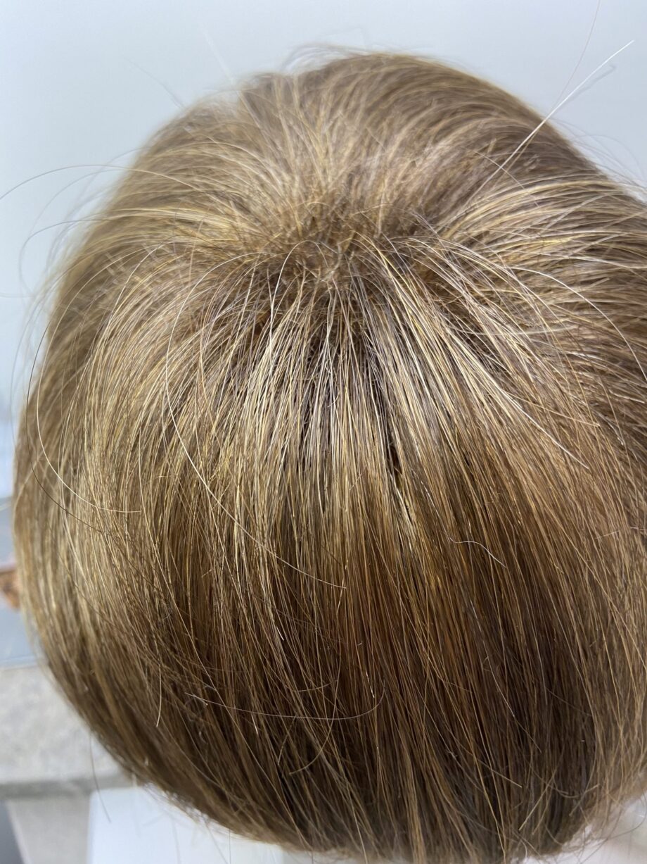 New stylish mid length brown wig. Bbrms193