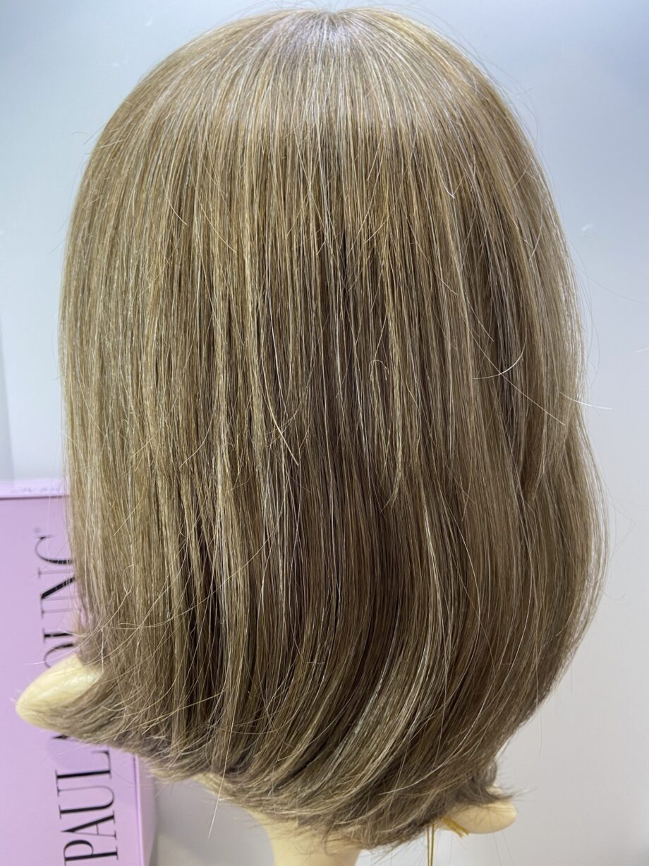 Long blonde light brown new wig. Bblls194