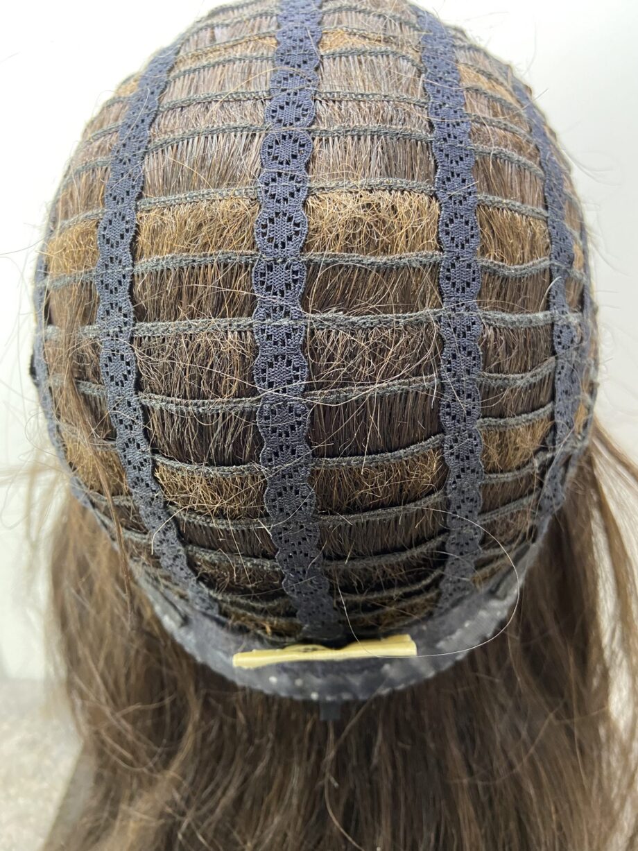 Chestnut brown long wig. Brls33