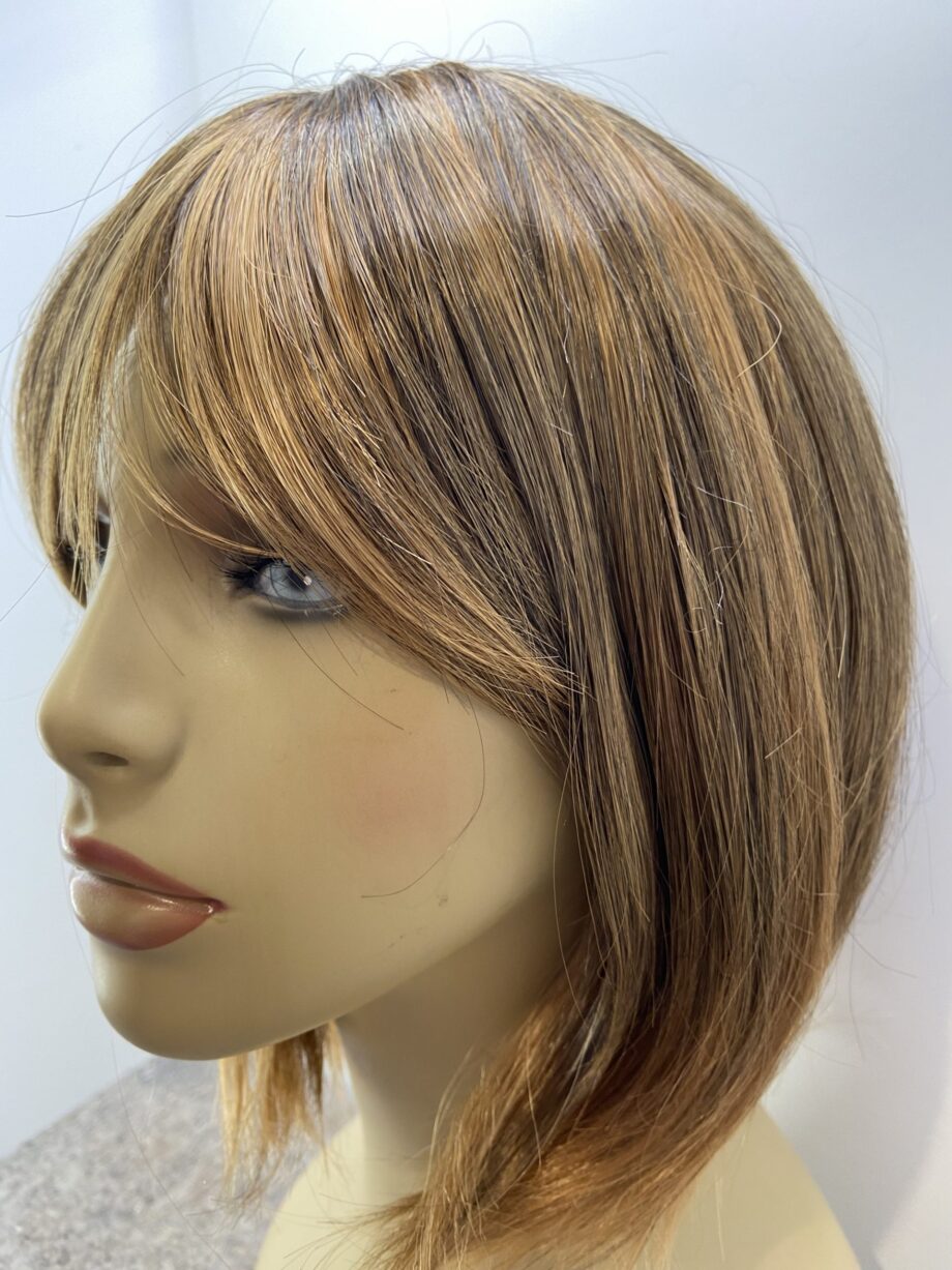 Shiny brown highlighted wig. Brms302
