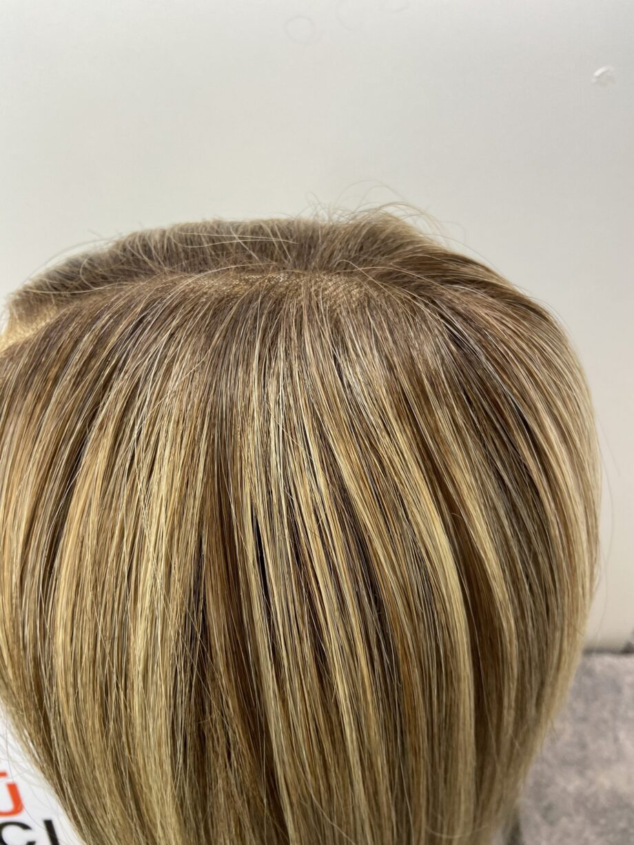 Rooted blonde long wig. Bblms184