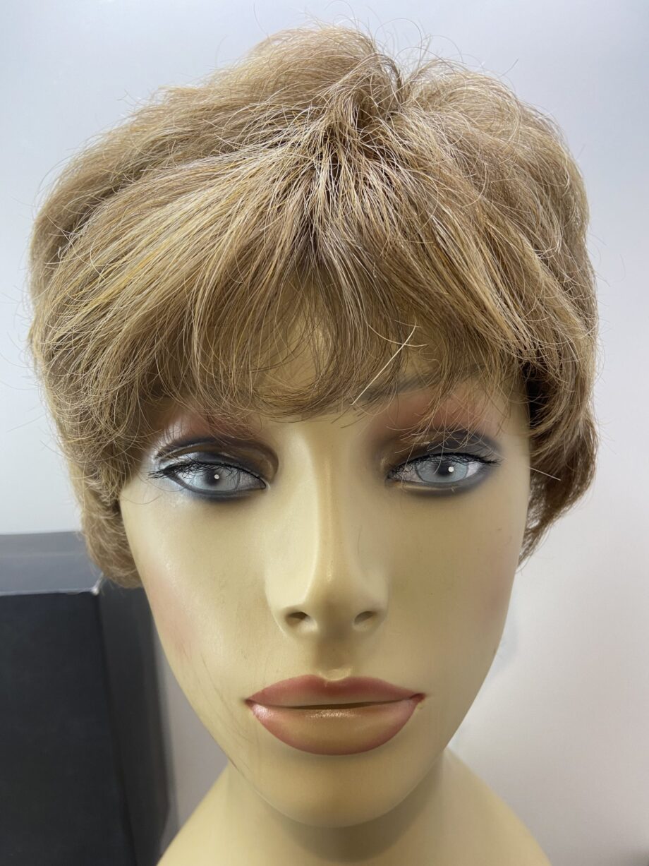 Short blonde wig. Bblsw191