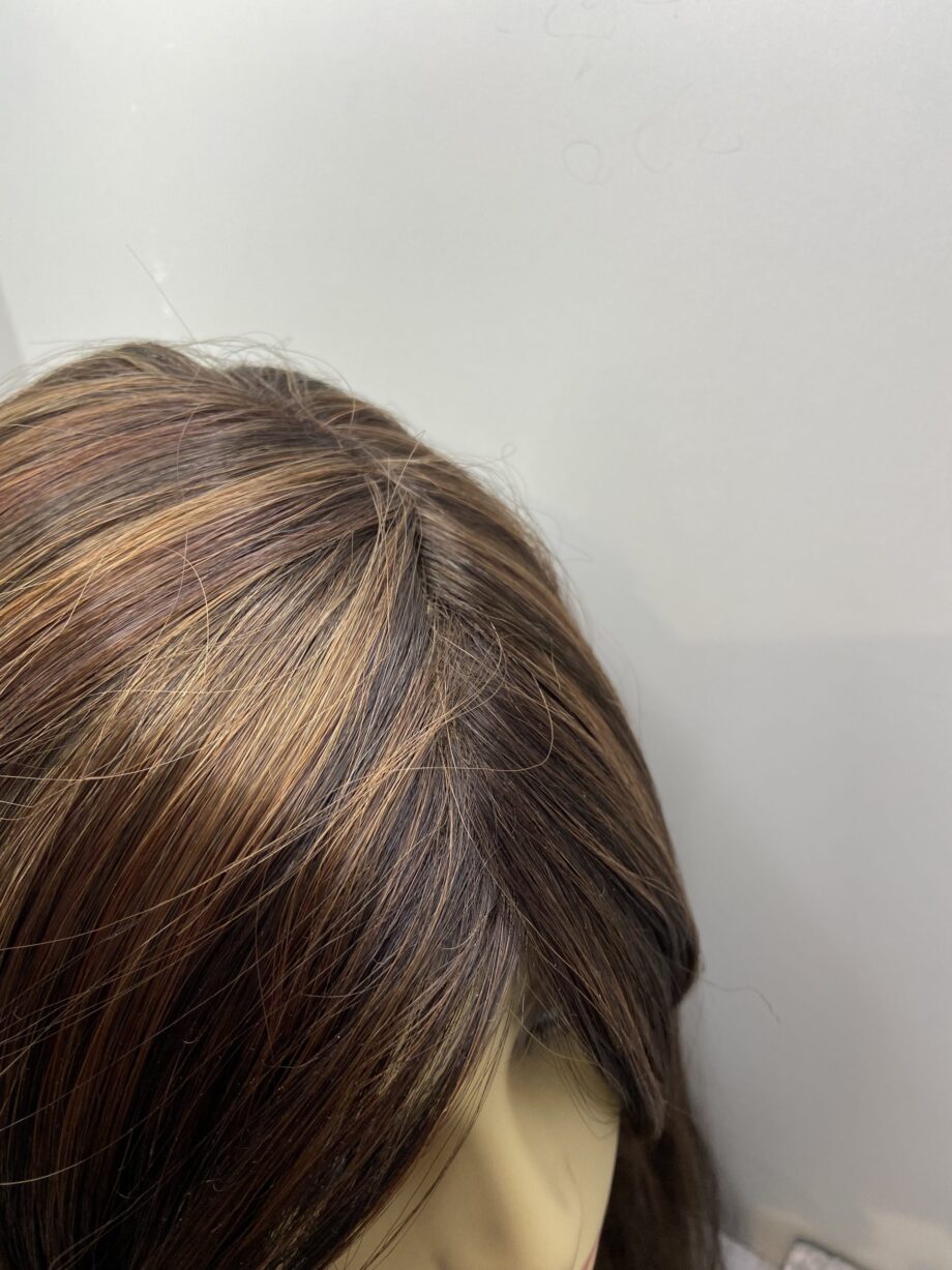 Highlighted brown long wig. Bbrls202