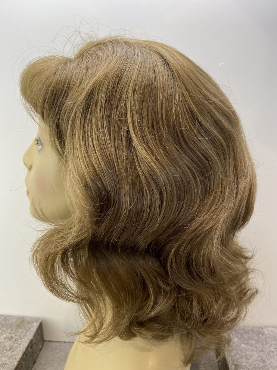 Long curly brown wig. Bbrlc205