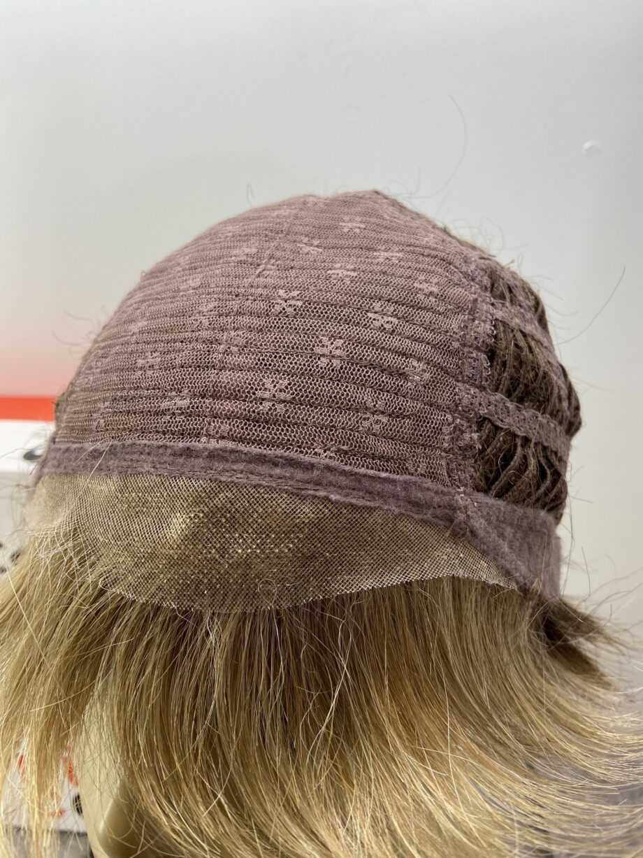 Stylish short brown wig. Bbrss206