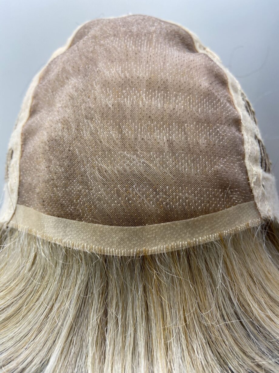 Sort blonde designer wig. Blss588