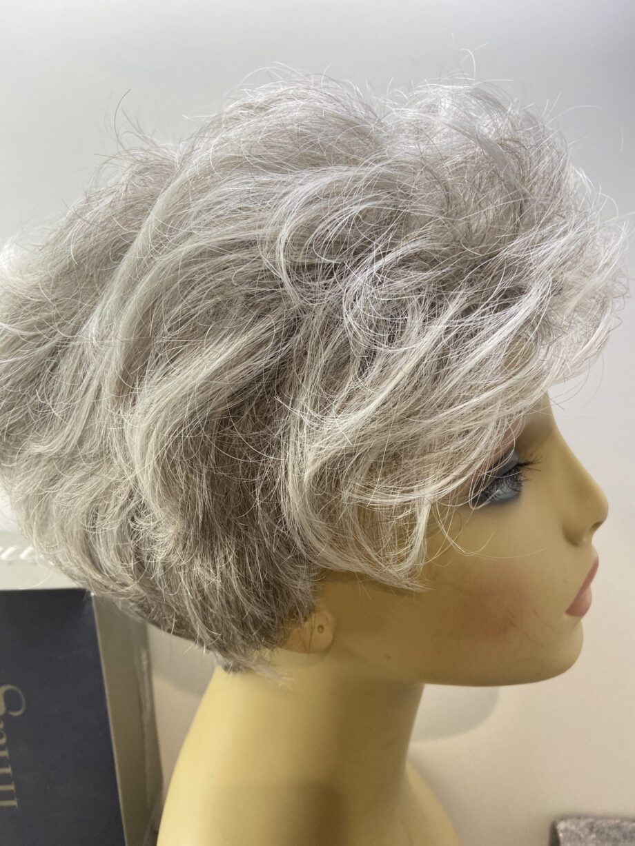Fabulous silver grey wig. Bgsw226