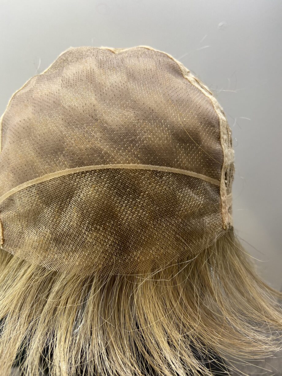 Stylish short blonde wig. Bblss225