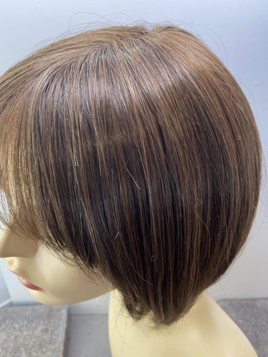 Sleet shiny brown wig. Brls586