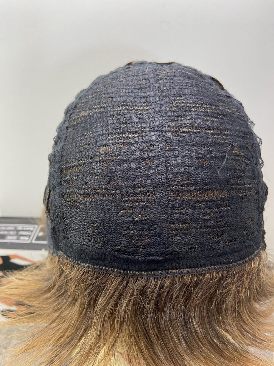 Short brown tag on wig. Bbrss203