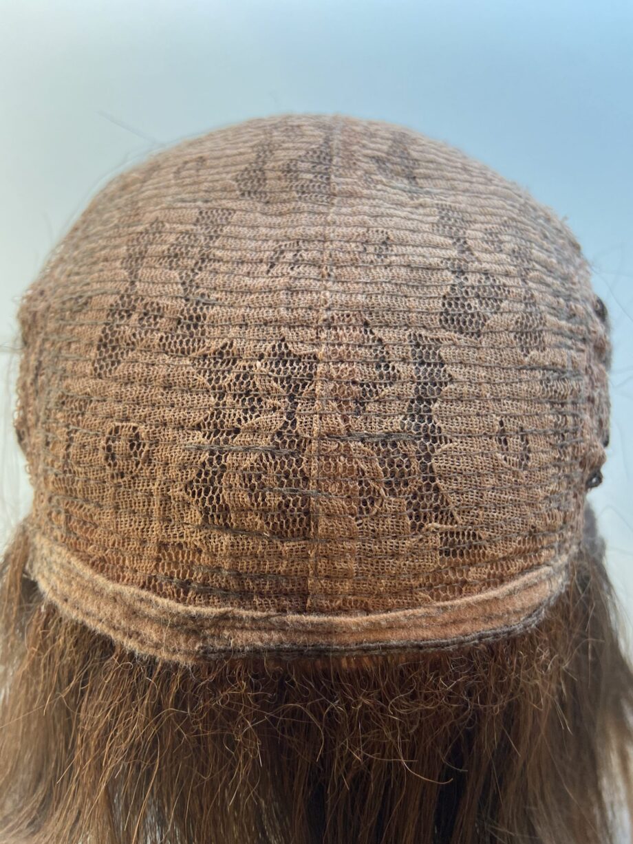 Reddish brown wig. Brms22