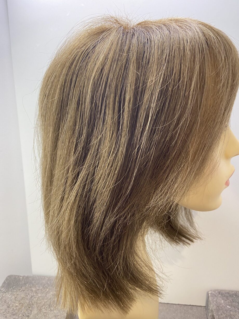 Brown long wig. Brms54
