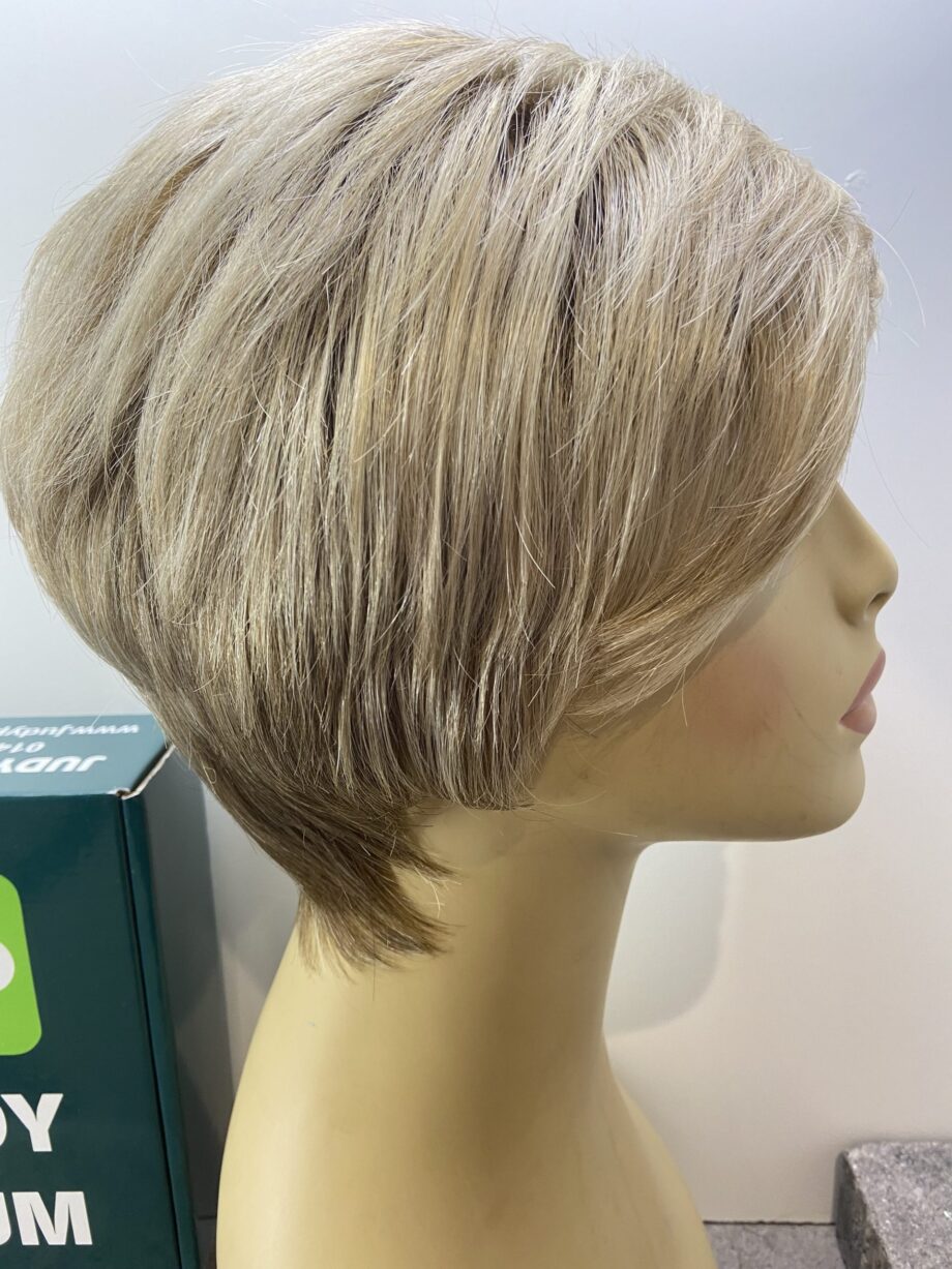 Short blonde rooted.   Bblss224
