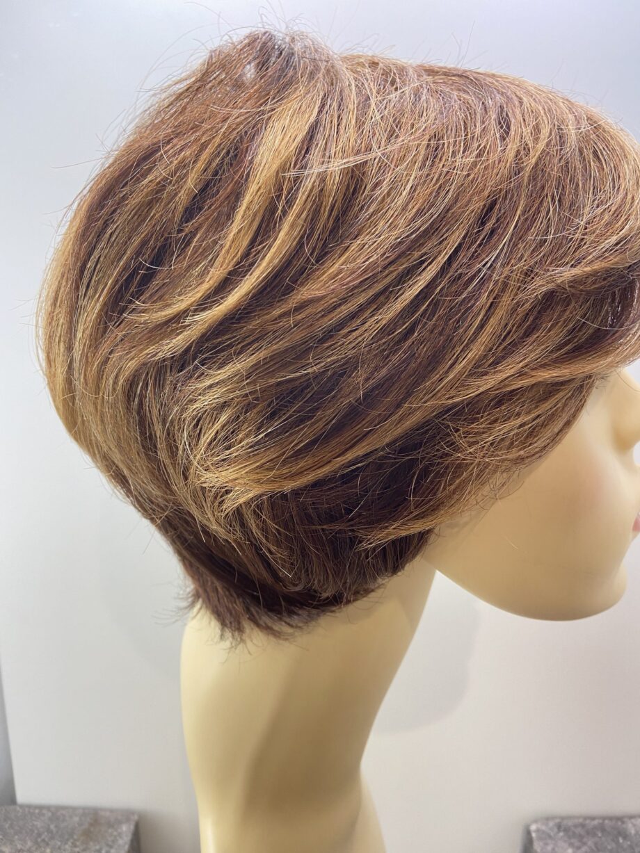 Auburn short wig. Bess315