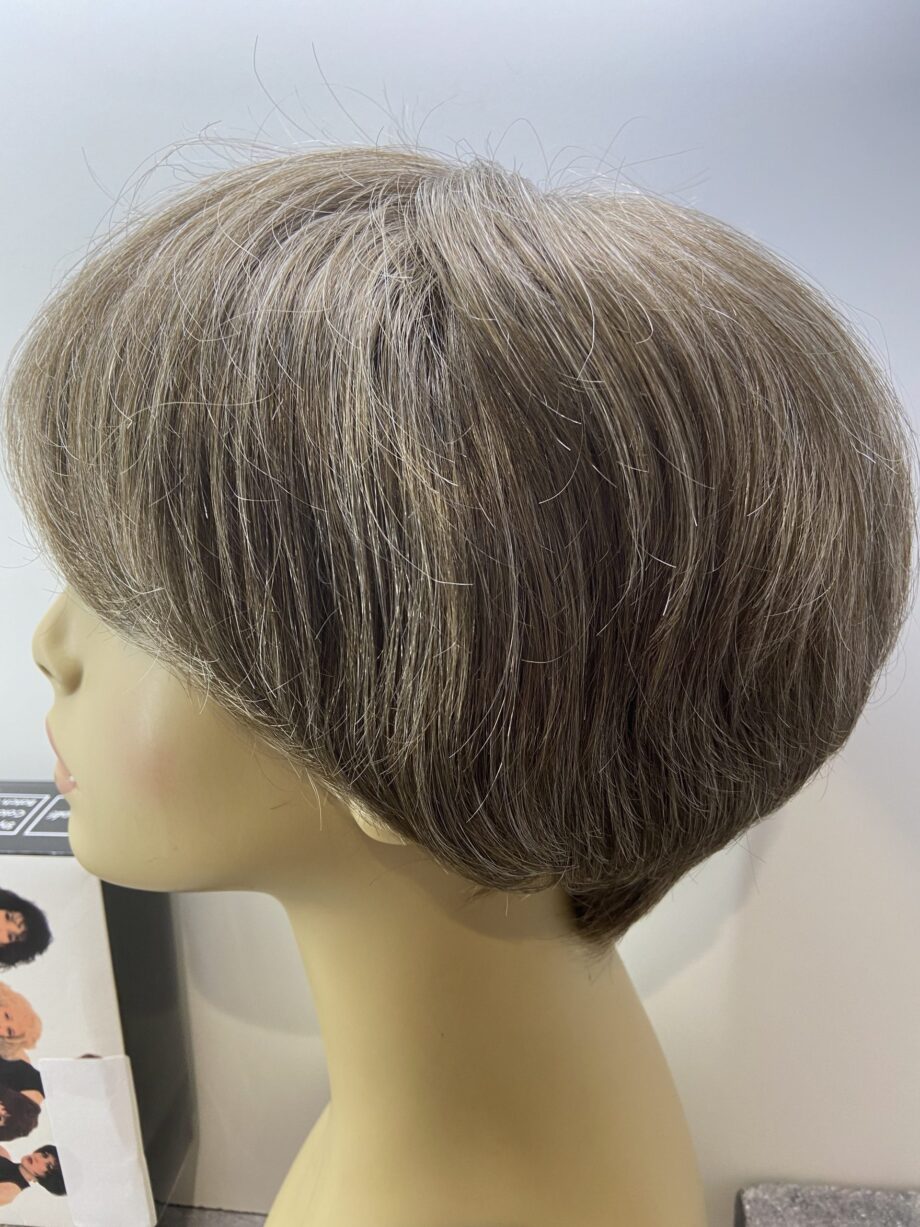 Stylish soft light ash brown wig. Bbrss228