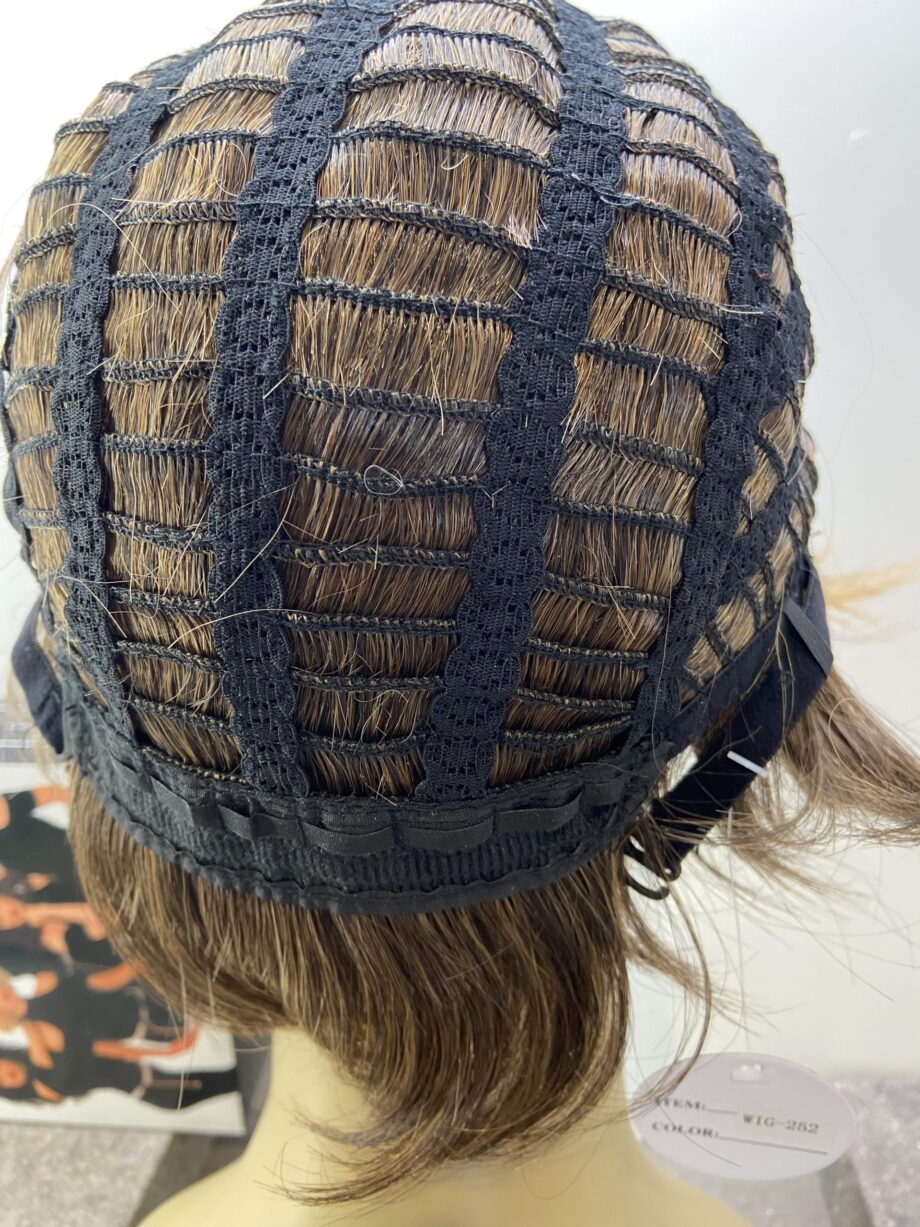 Short brown tag on wig. Bbrss203