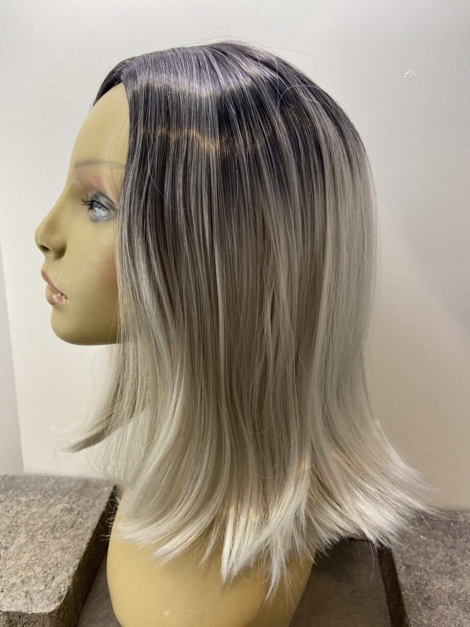 Silver rooted long wig. Sls55