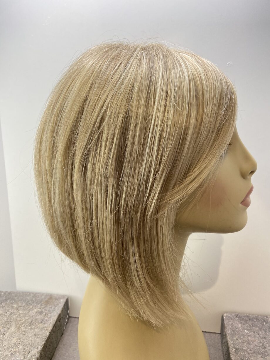 Blonde wig. Blms53