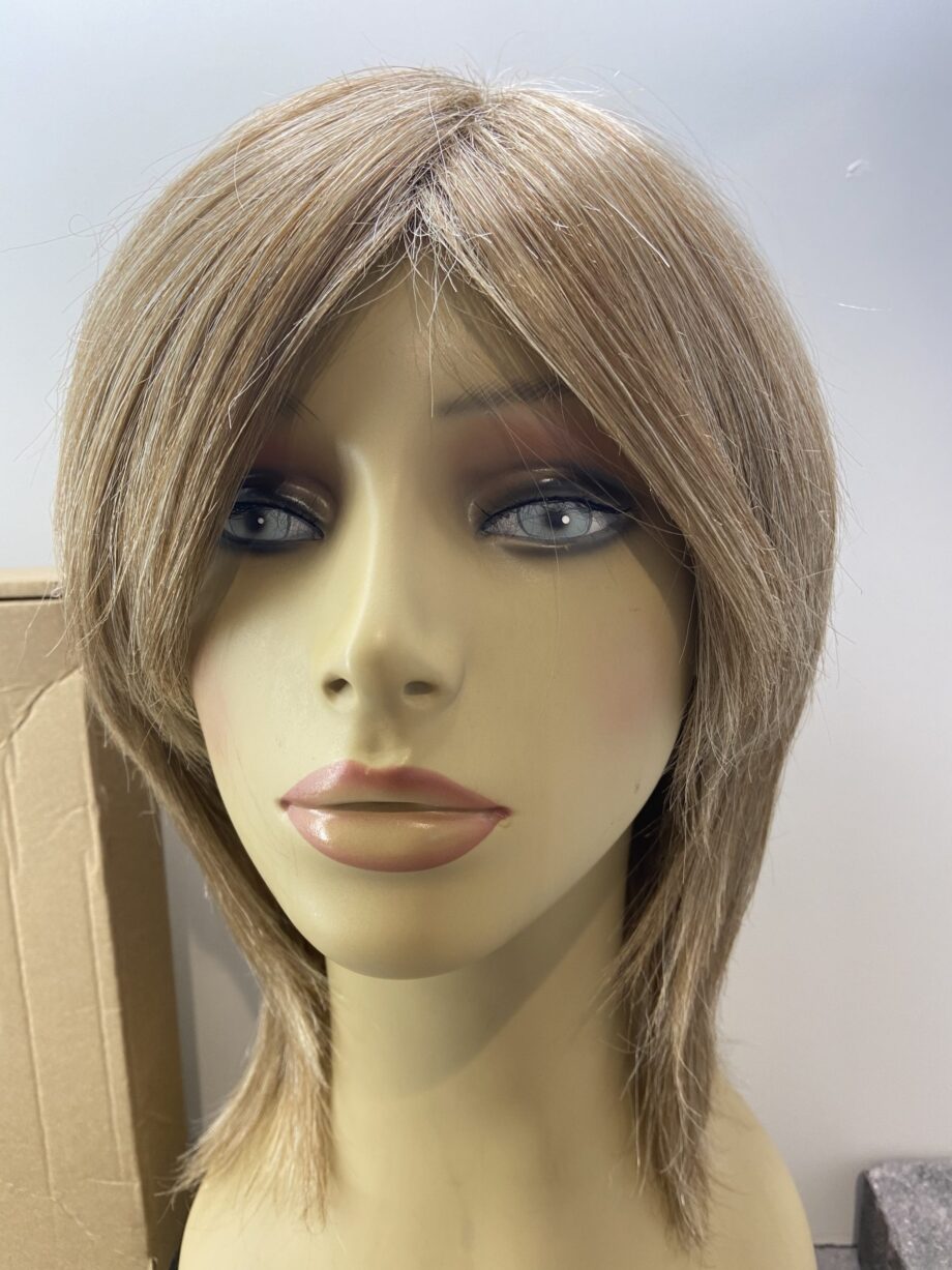Blonde long wig. Bblls211