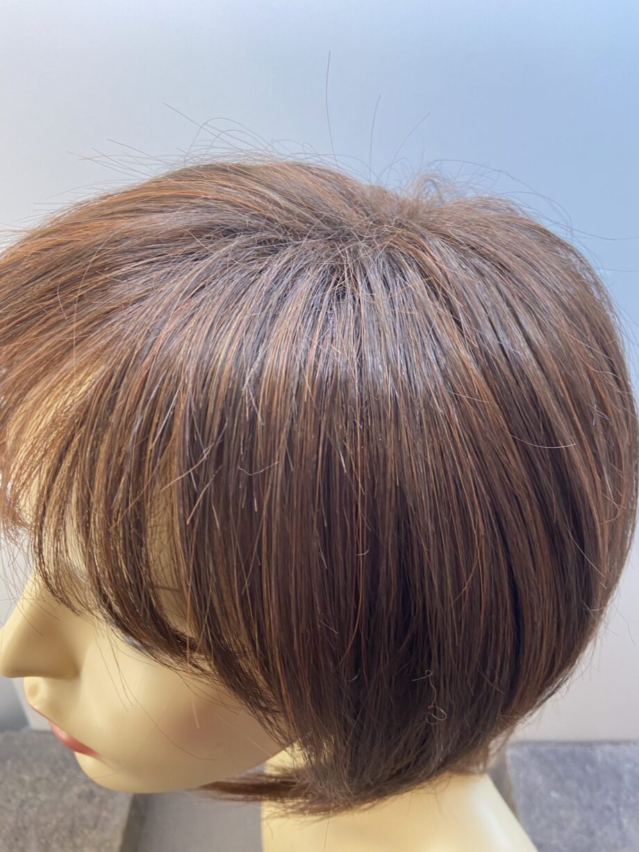 Reddish brown wig. Brms22
