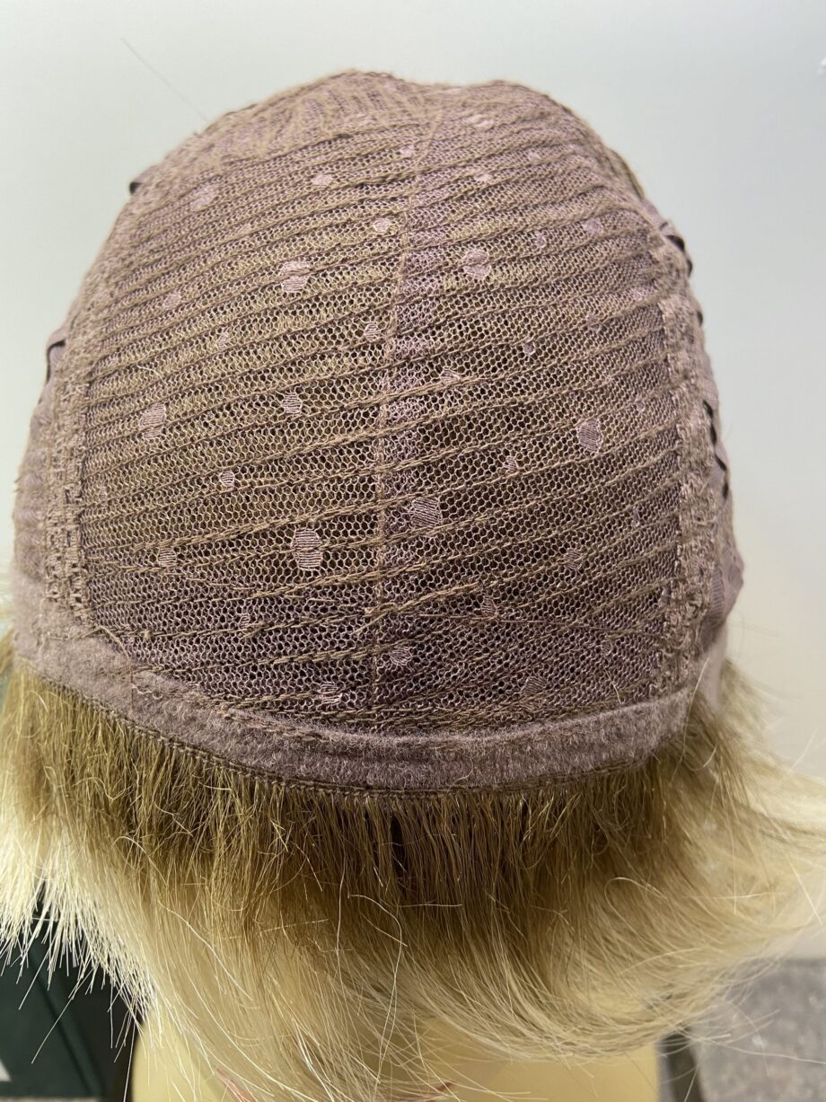Short blonde rooted.   Bblss224
