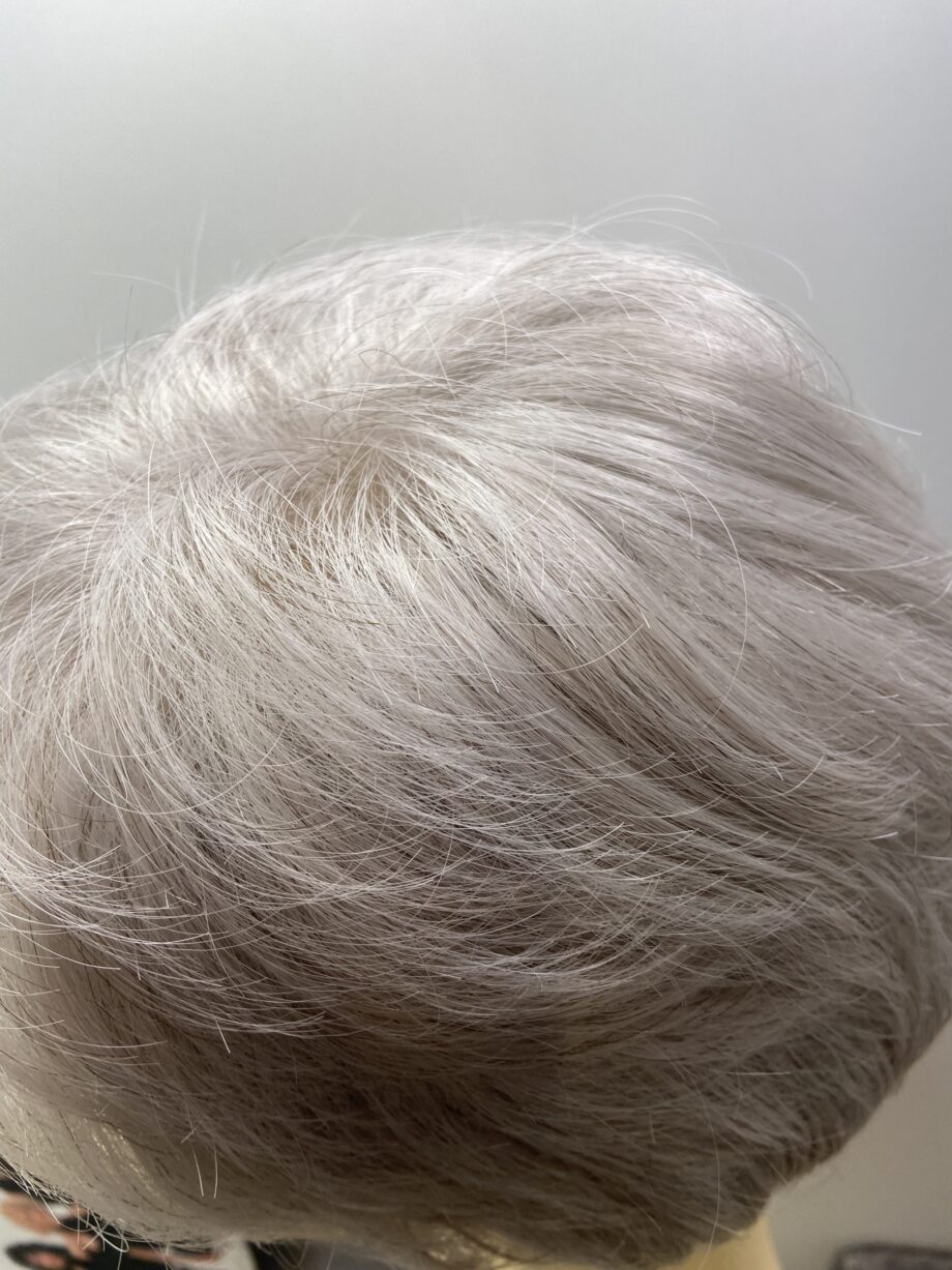 Silver grey wig. Bgsw214