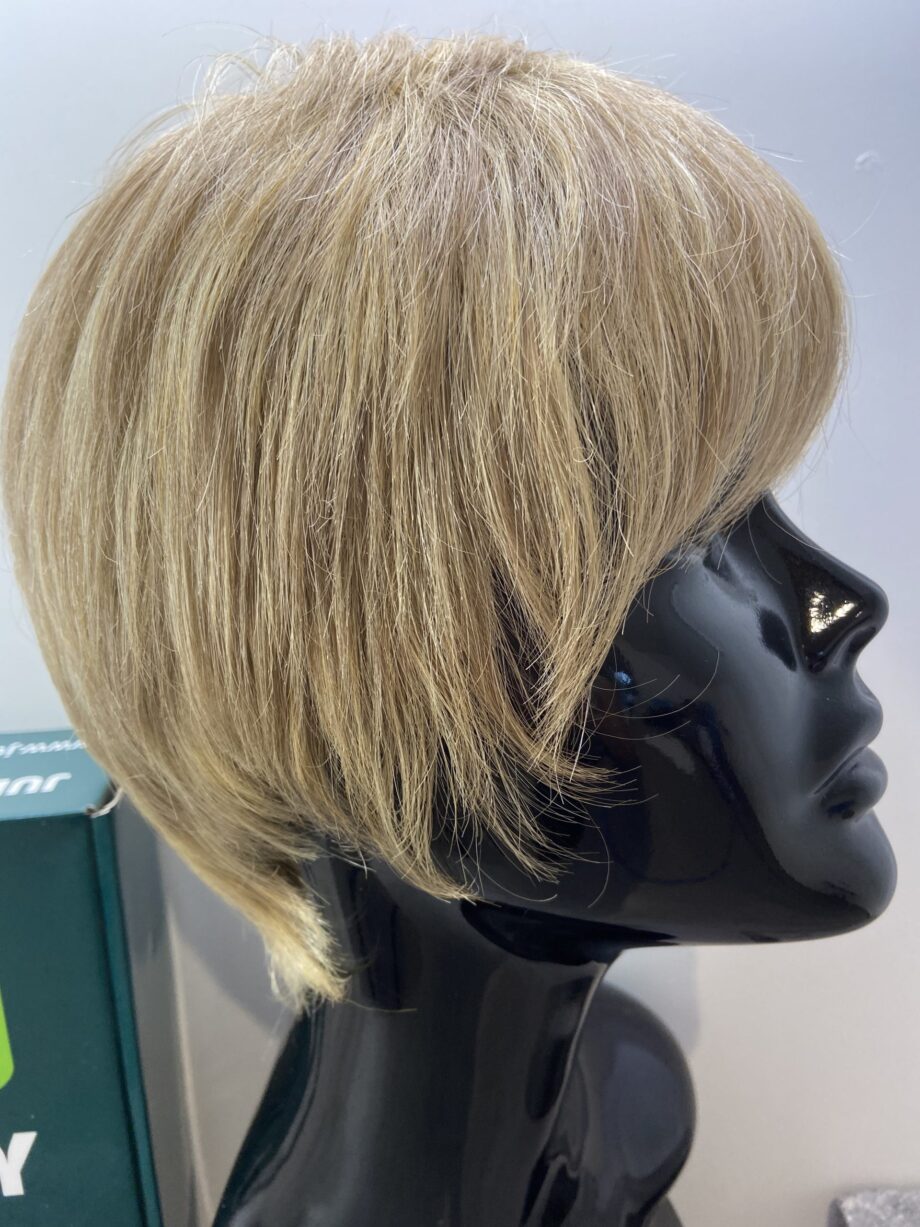 Stylish short blonde wig. Bblss225