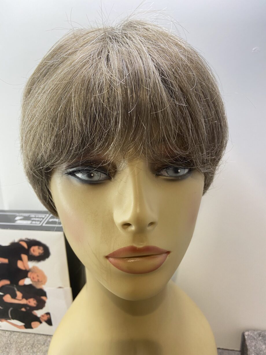 Stylish soft light ash brown wig. Bbrss228