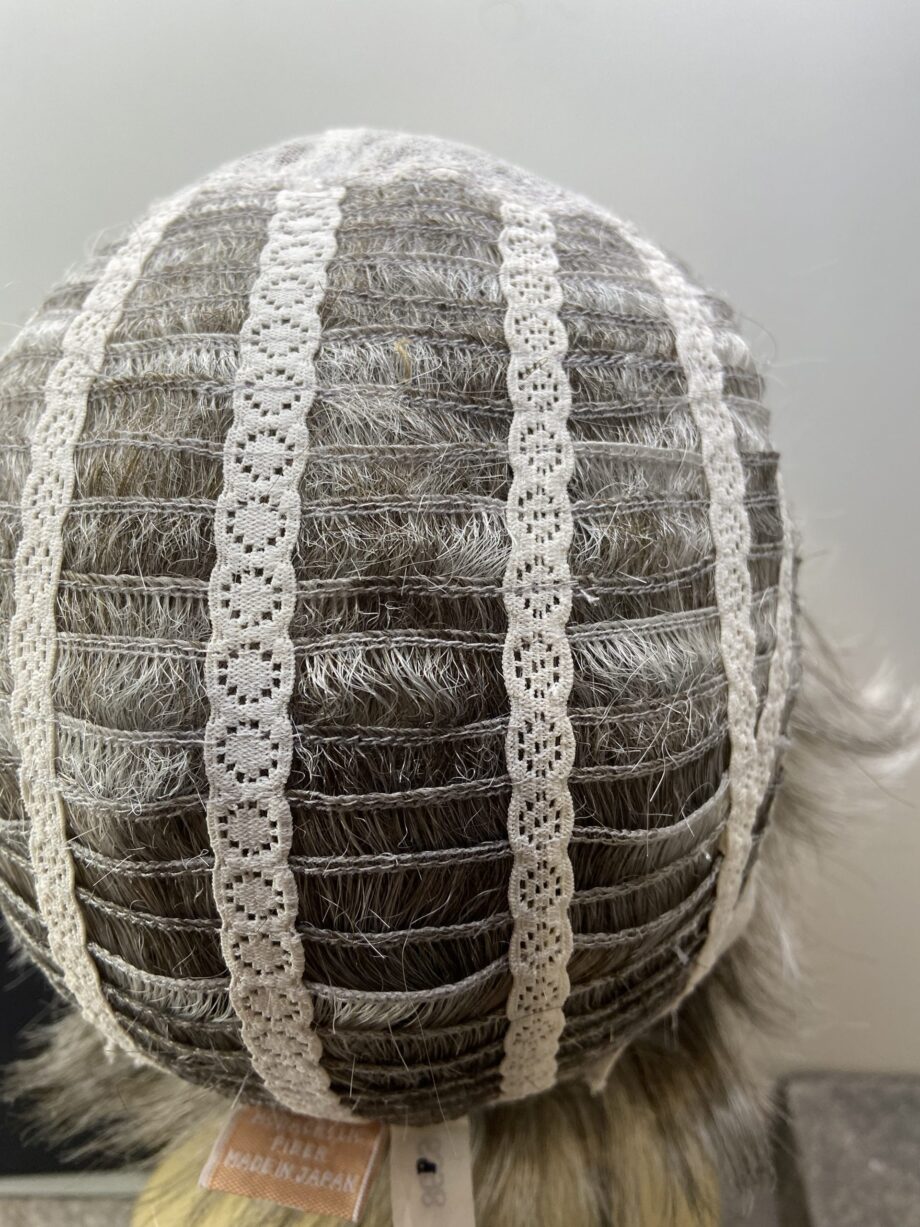 Fabulous silver grey wig. Bgsw226