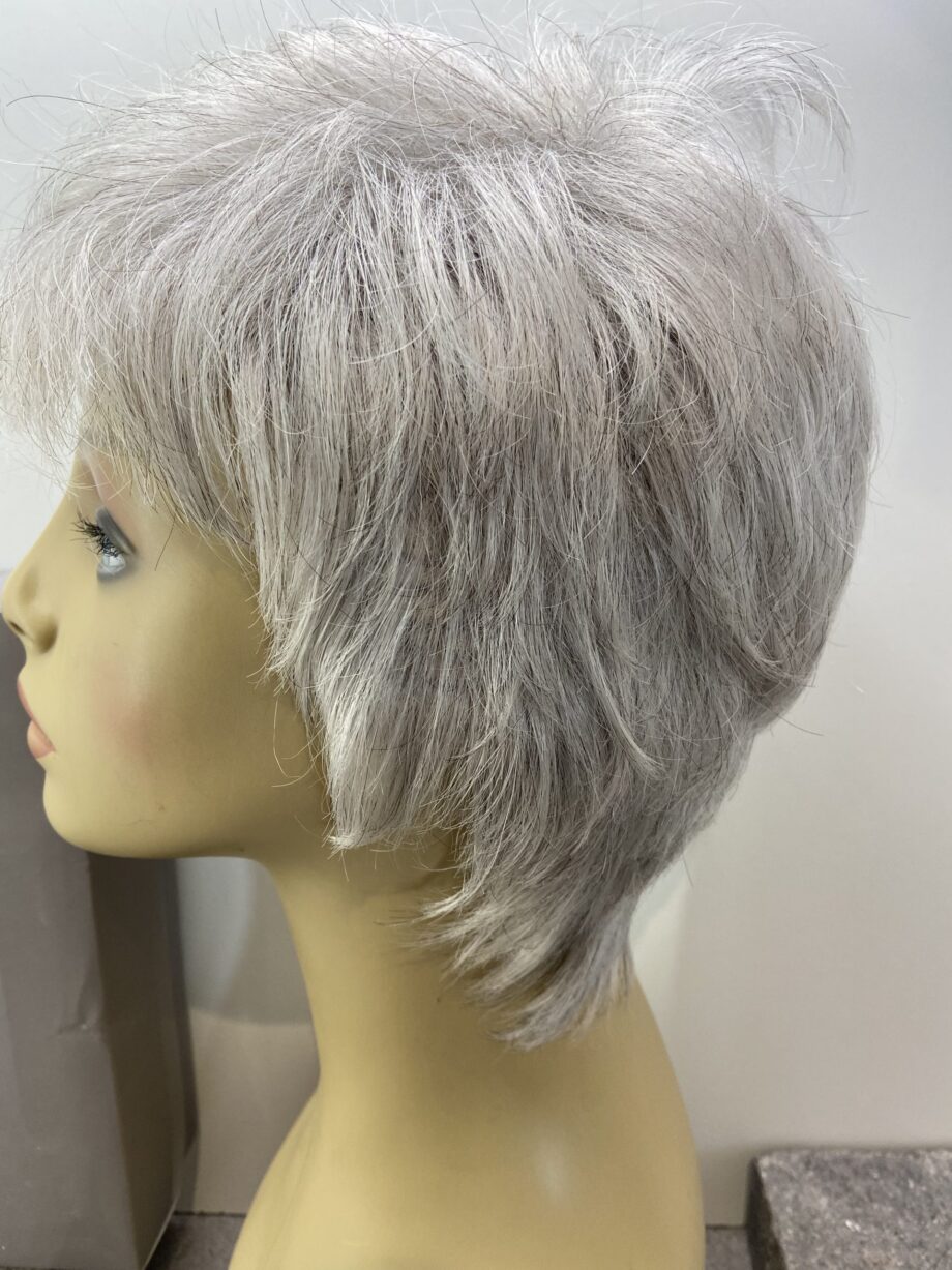 Silver stylish short wig. Bgsw209