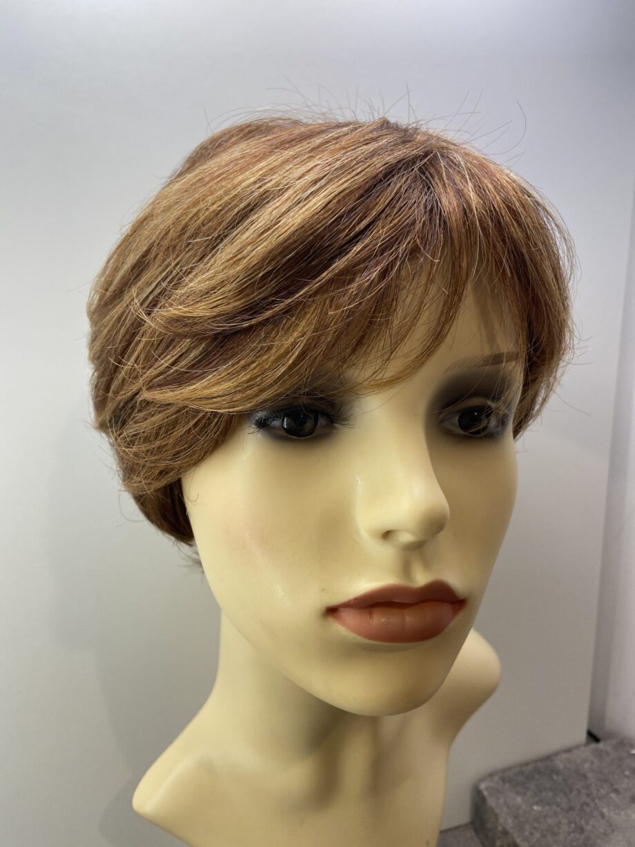 Auburn short wig. Bess315