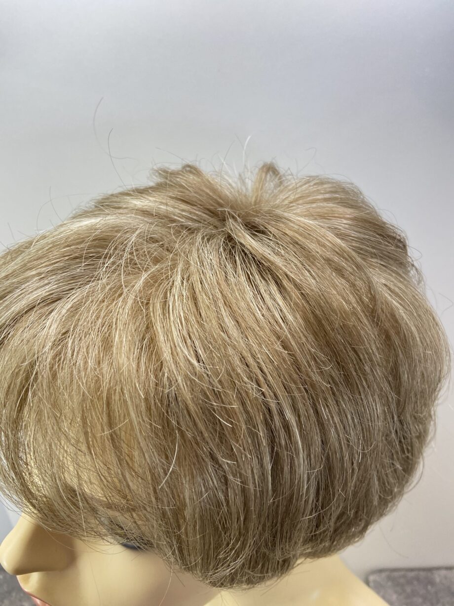 Soft cap short blonde wig. Blss320