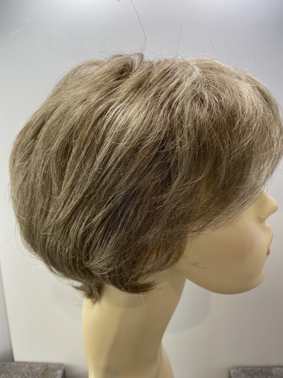 Soft cap short blonde wig. Blss320