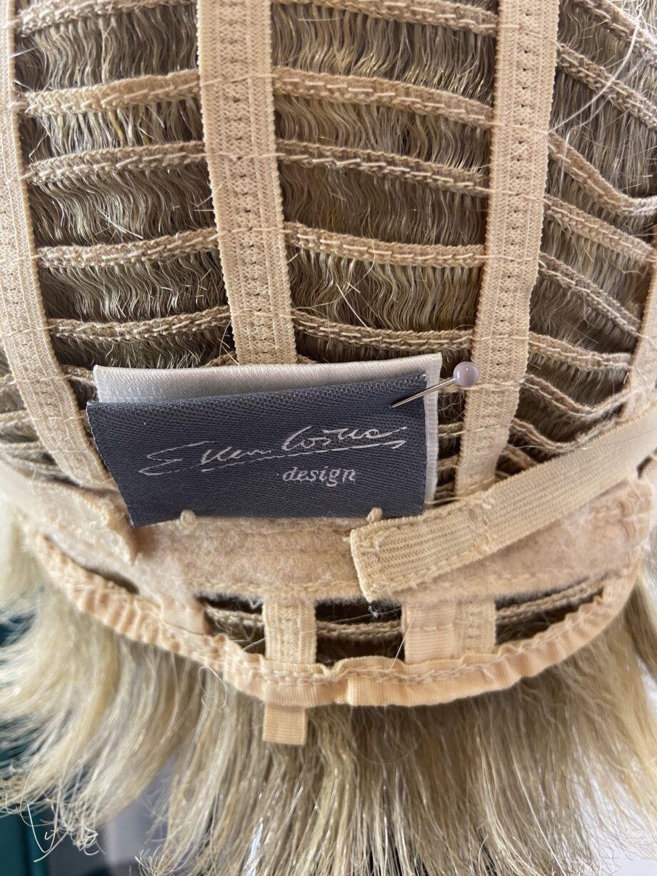 Stylish short blonde wig. Bblss225