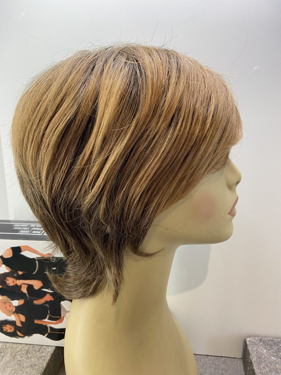 Short brown tag on wig. Bbrss203