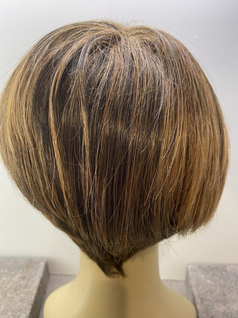 Raquel Welch short brown wig. Bbrss227