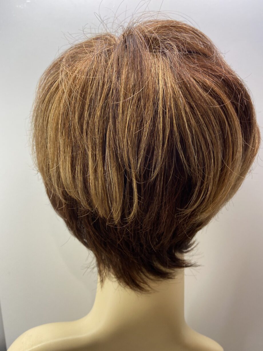 Auburn short wig. Bess315