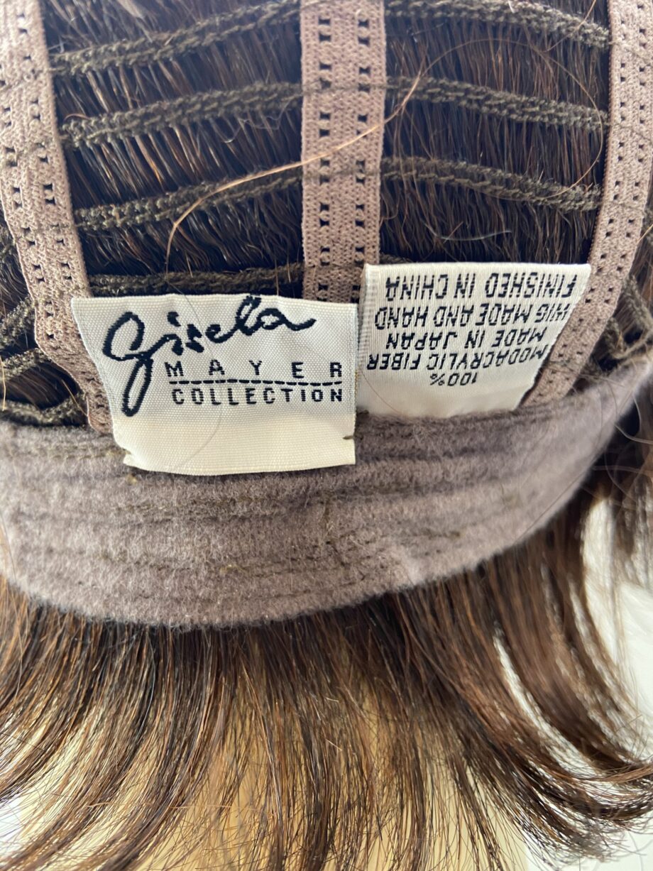 Auburn short wig. Bess315