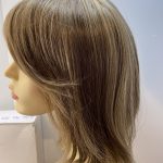 Long blonde wig.  Bblms219