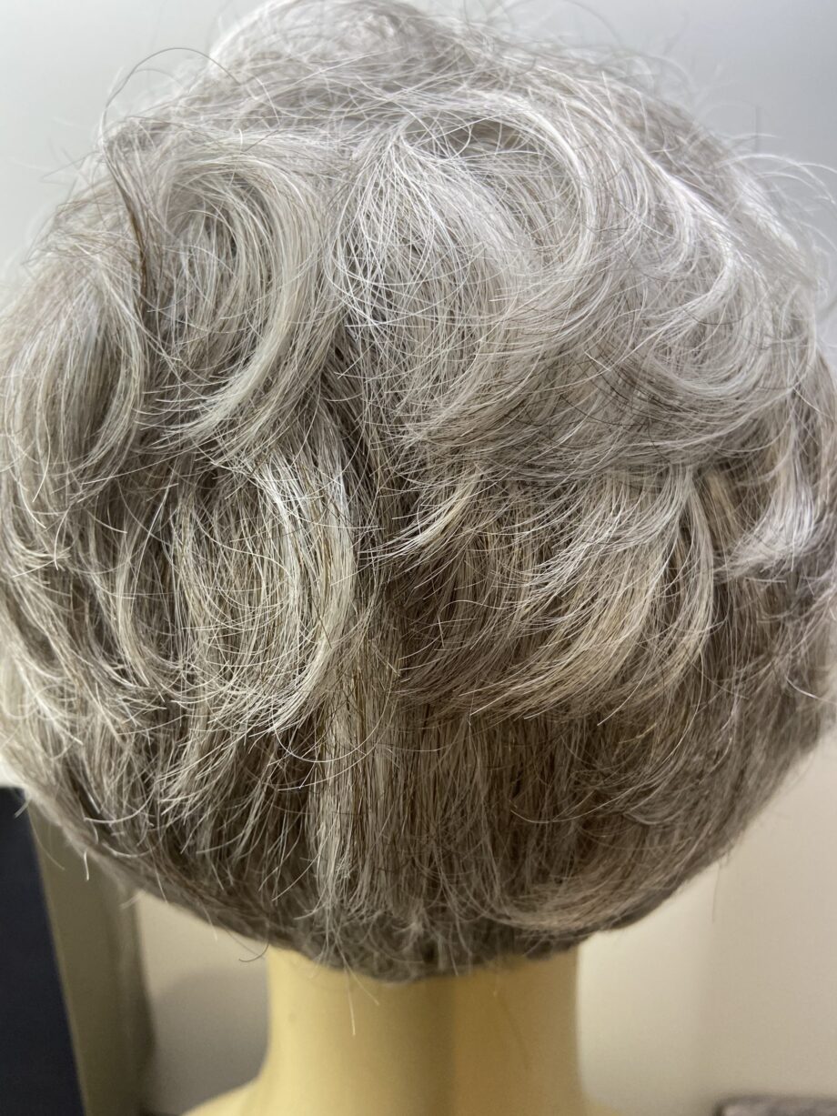 Fabulous silver grey wig. Bgsw226
