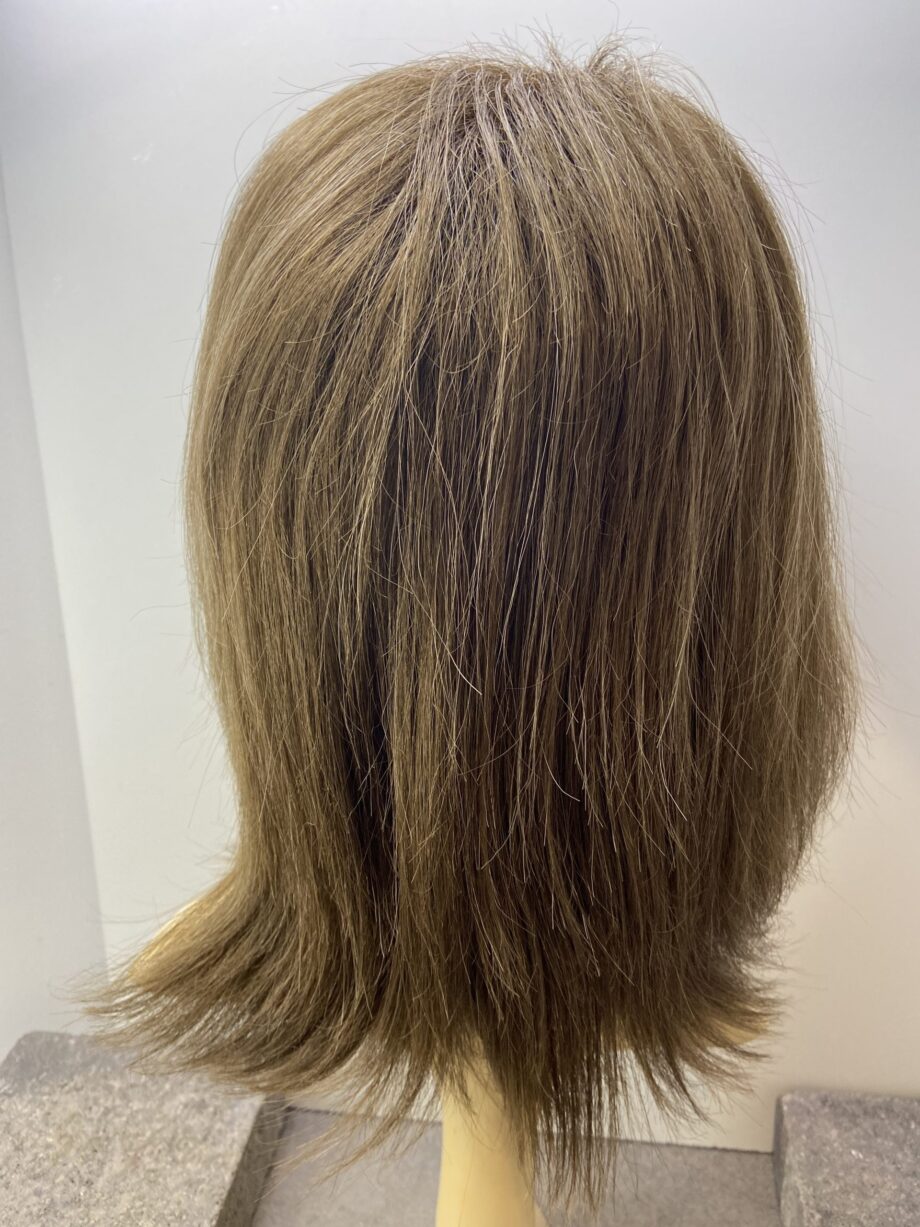 Brown long wig. Brms54