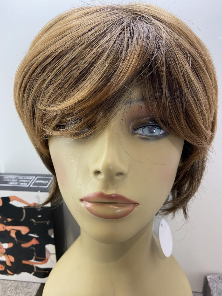 Short brown tag on wig. Bbrss203