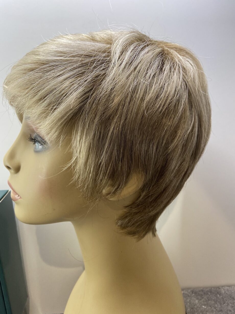 Short blonde rooted.   Bblss224
