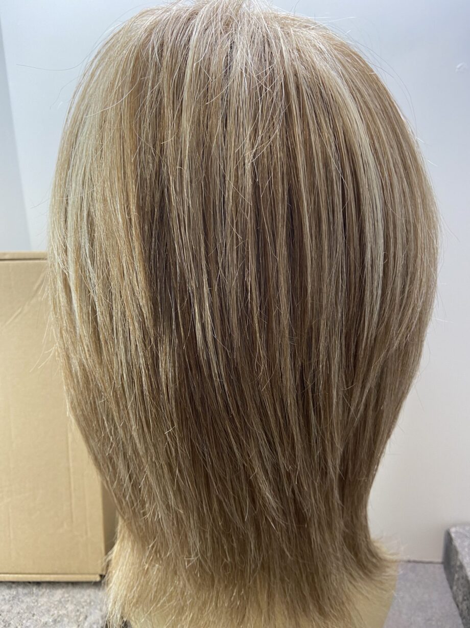 Blonde long wig. Bblls211