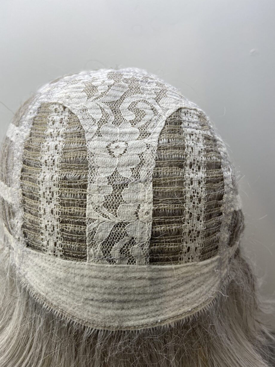 Stylish silver grey wig. Sss58