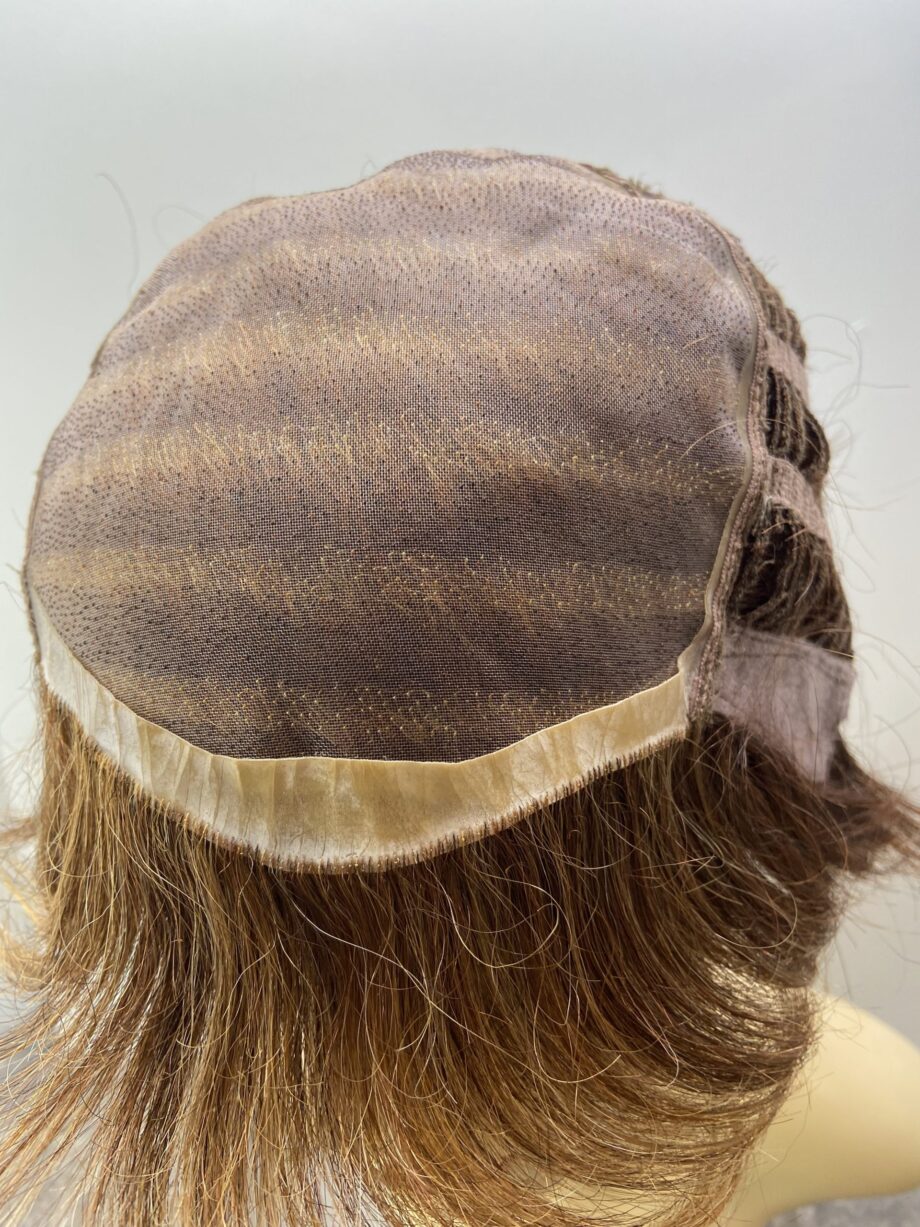 Auburn short wig. Bess315