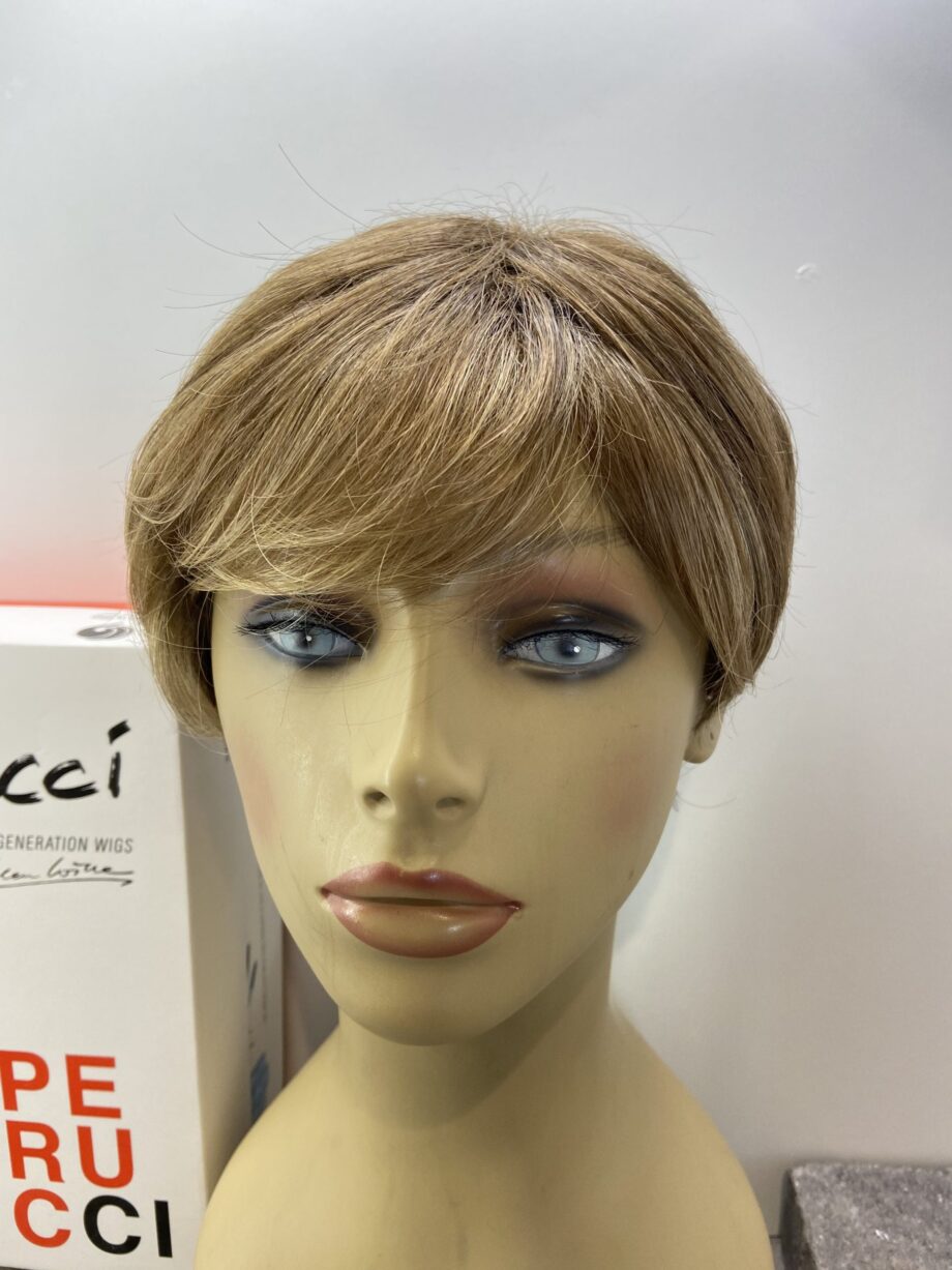 Stylish short brown wig. Bbrss206