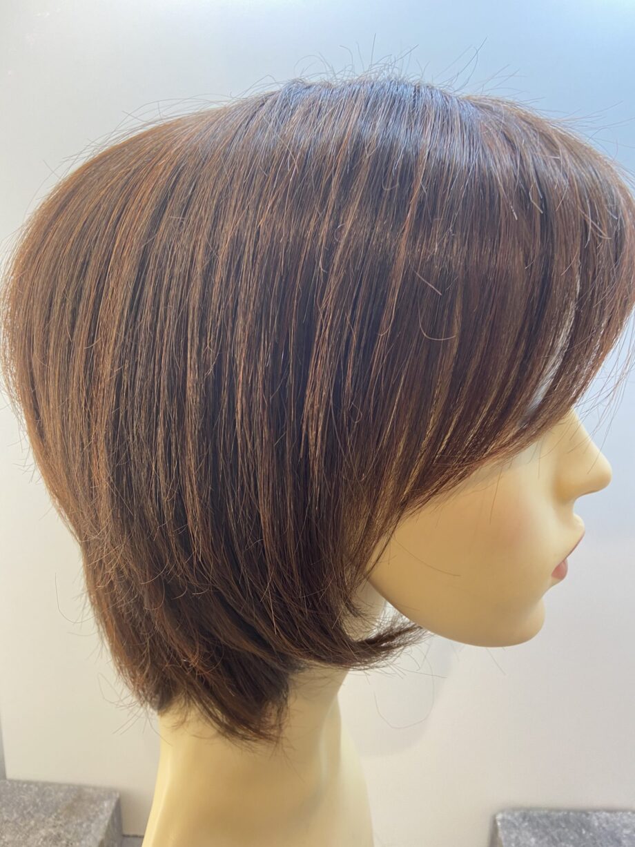 Reddish brown wig. Brms22