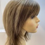 Long blonde wig.  Bblms219